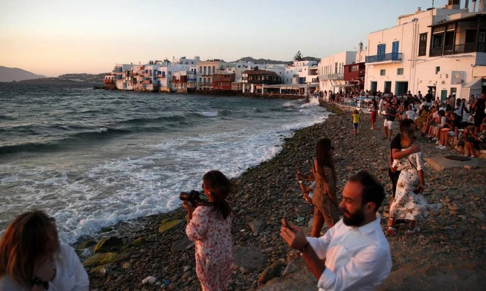 Μύκονος: Νέα καταγγελία- Πλήρωσαν 500 ευρώ για να δουν το ηλιοβασίλεμα στη Μ. Βενετία